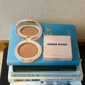Jones Road Illuminator in Soft Beige